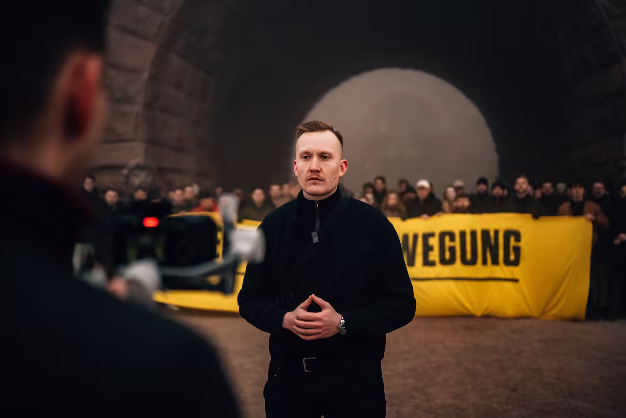 Aktivisten beim Statement am Kyffhäuser-Denkmal.